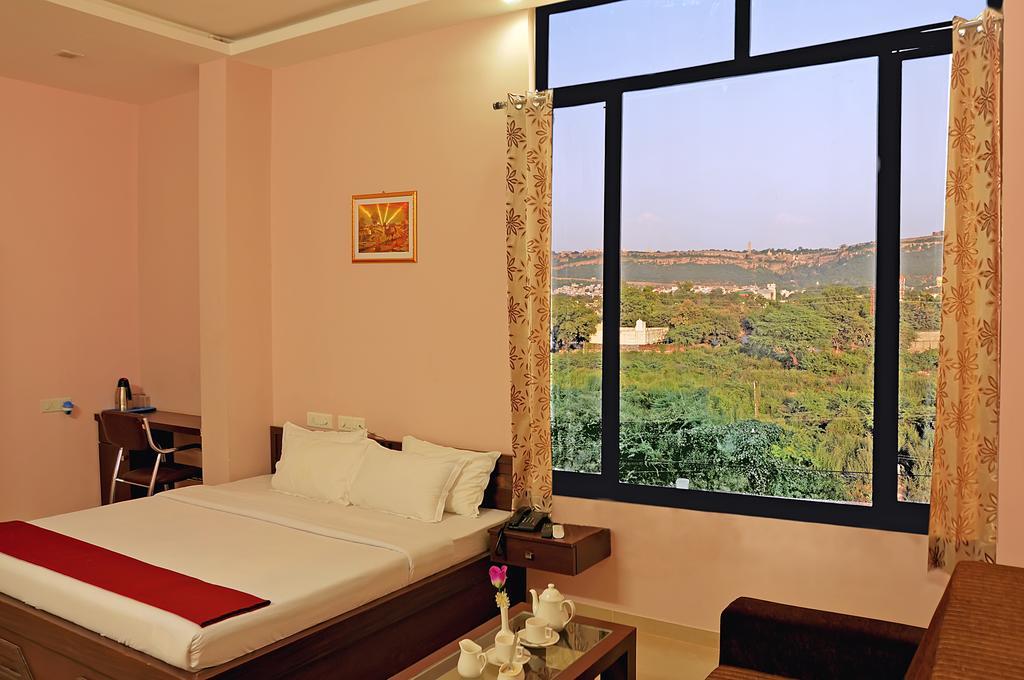 Hotel Shivam Fort View Chittorgarh Bilik gambar